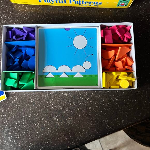 Vintage 1991 Discovery Toys Playful Patterns Design Shape Activity Game - Picture 2 of 11